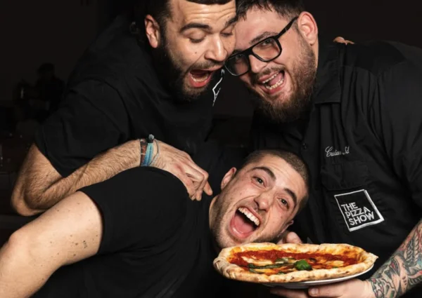 The Pizza Show serveert pizza en entertainment in Oosterkerk