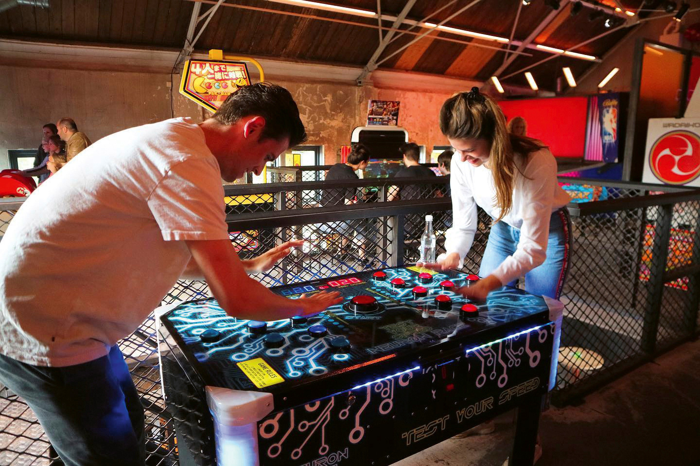 TonTon Club Noord: Een grote arcade voor volwassenen