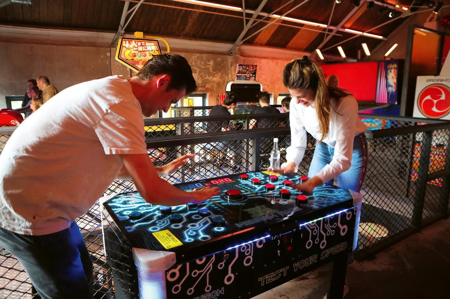 TonTon Club Noord: Een grote arcade voor volwassenen