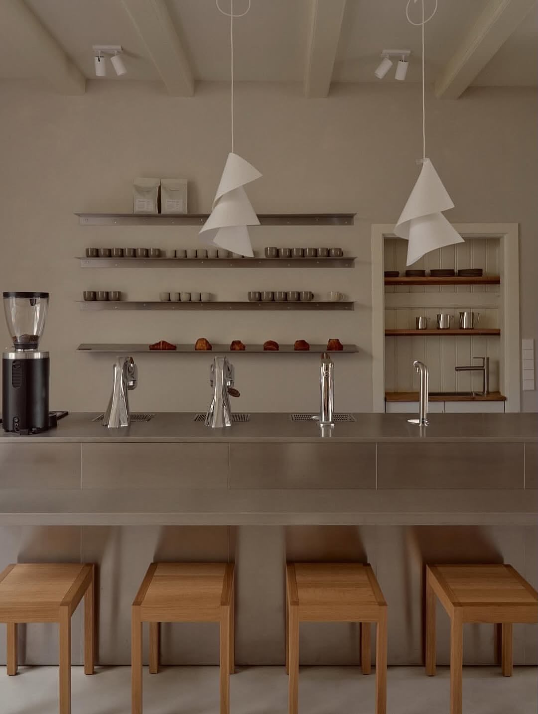 two-stories-schilderij-gallerij-bar-amsterdam two-stories-schilderij-gallerij-bar-amsterdam