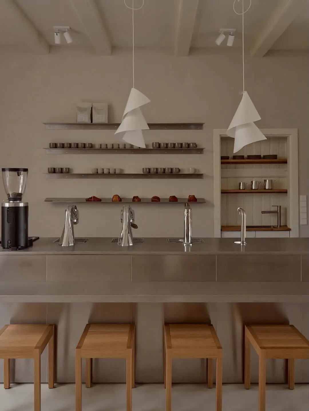 two-stories-painting-gallery-bar-amsterdam two-stories-painting-gallery-bar-amsterdam