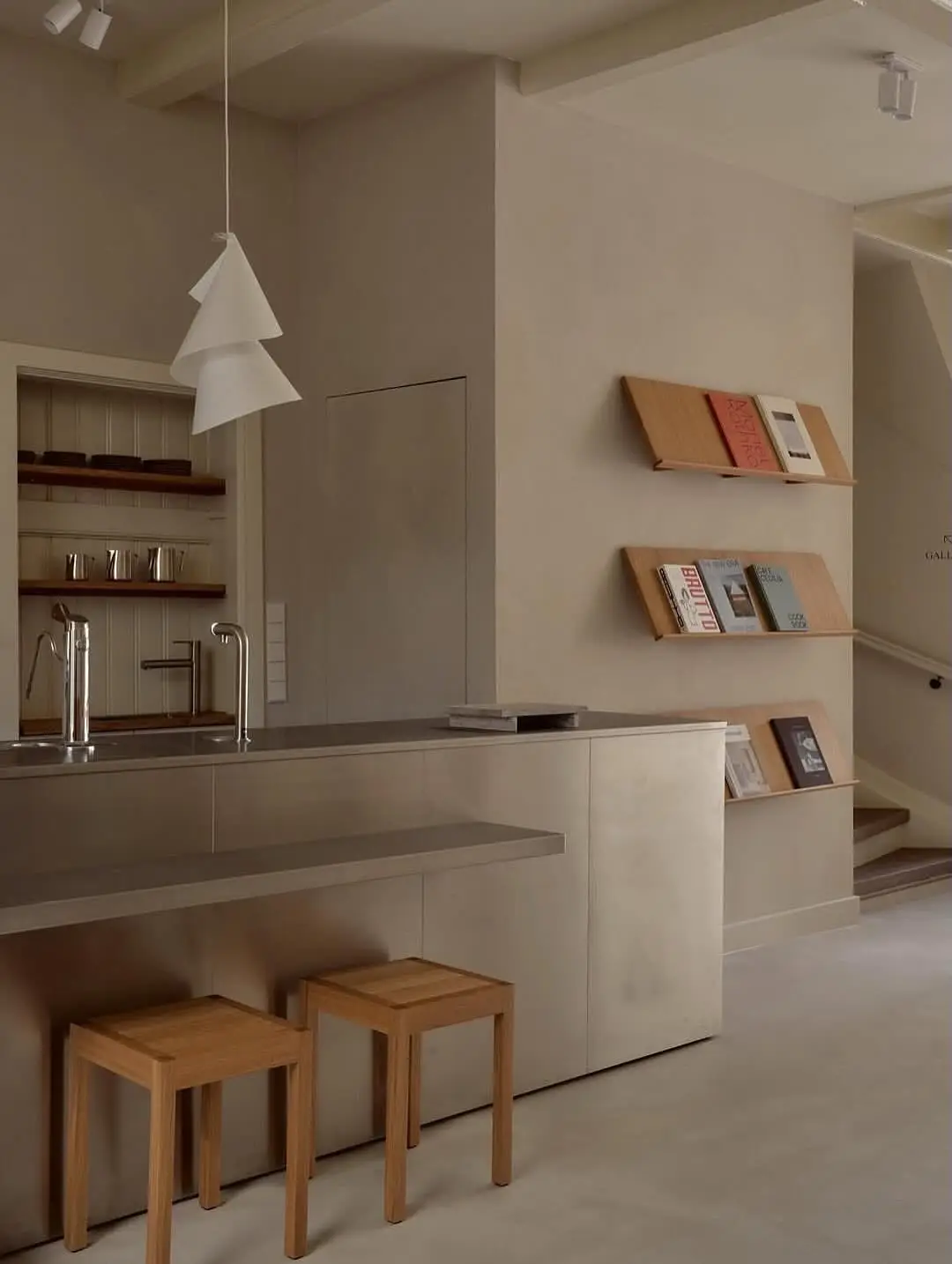 two-stories-painting-gallery-within-amsterdam