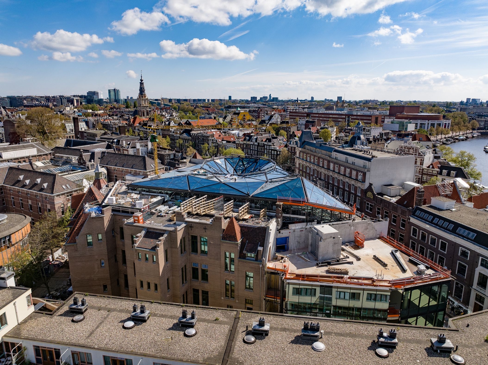 UvA Bibliotheek Amsterdam: studeren met uitzicht op de stad