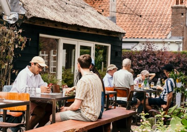 Vergulden Eenhoorn aan de Ringdijk: boerderij uit 1702 nog altijd open