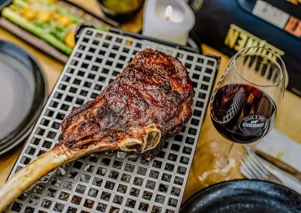 Vlees & Co serveert steak en grillklassiekers met bravoure
