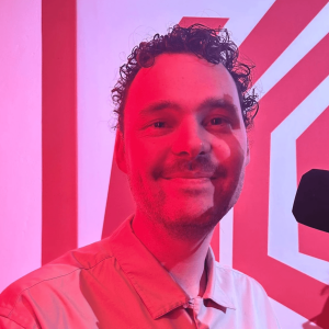 Warmoes Biënnale 2026: kunst tussen winkels, cafés, kerken en stegen