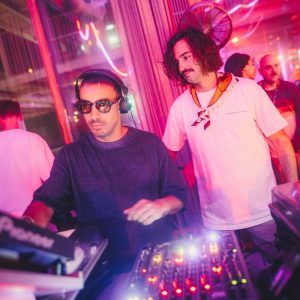 Yellow House: Restaurant, rooftopbar en club aan het water