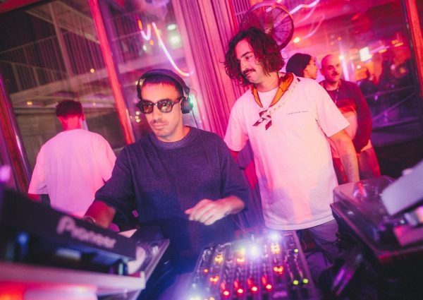 Yellow House: Restaurant, rooftopbar en club aan het water