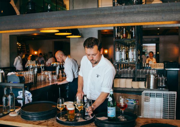 De Ysbreeker: Historisch grand café aan de Amstel